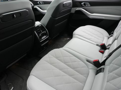 Certified 2026 BMW X7 xDrive40i w/ M Sport Package AWD/4WD image 37