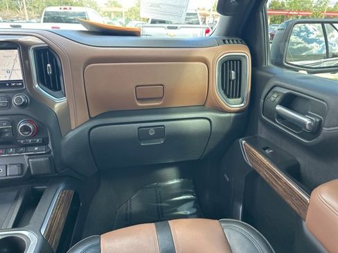 Used 2019 Chevrolet Silverado 1500 High Country w/ Technology Package image 4
