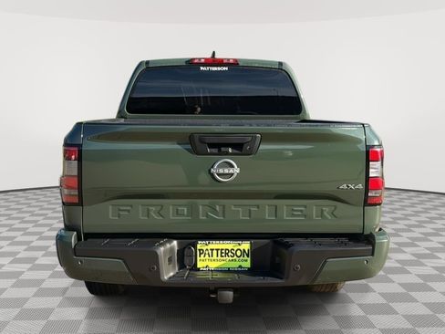 Used 2025 Nissan Frontier SV image 3