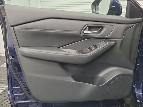 Certified 2025 Nissan Rogue SL FWD image 18
