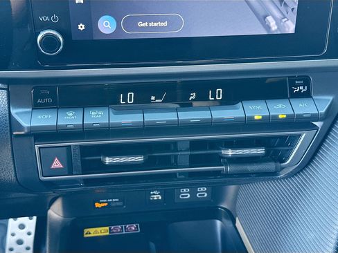 Used 2025 Toyota Camry SE image 33