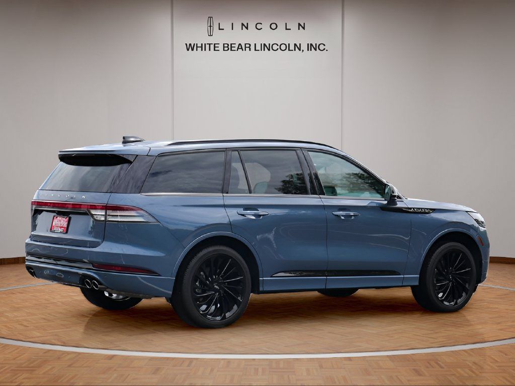 Used 2026 Lincoln Aviator Reserve AWD/4WD image 5
