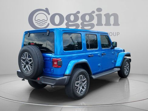 Used 2025 Jeep Wrangler Unlimited Sahara AWD/4WD image 5
