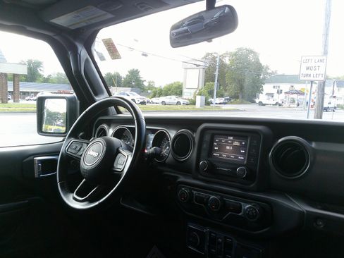 Used 2021 Jeep Wrangler Unlimited Sport image 22