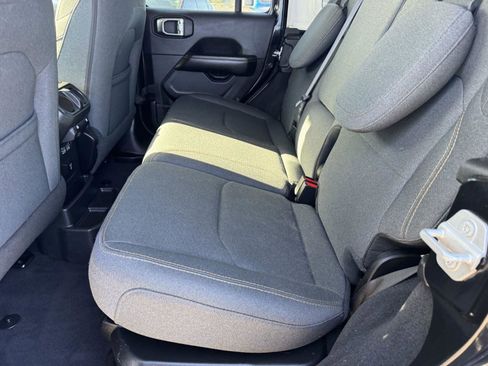 Certified 2025 Jeep Wrangler Sahara AWD/4WD image 12