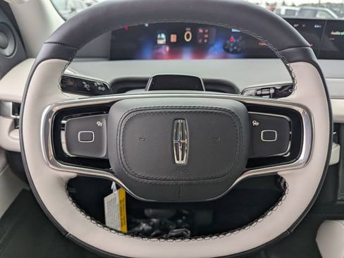 New 2026 Lincoln Navigator Reserve AWD/4WD image 18