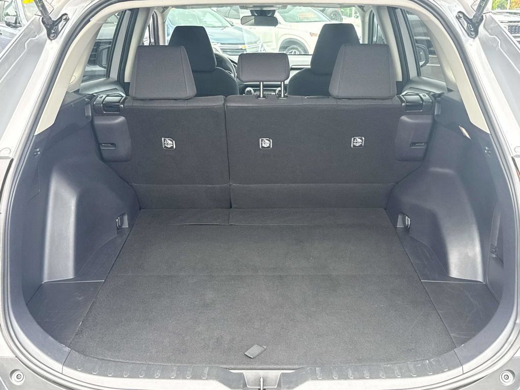 Used 2025 Toyota RAV4 LE AWD/4WD image 25