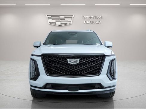 Used 2026 Cadillac Escalade Platinum Sport w/ LPO, ONYX Package AWD/4WD image 2