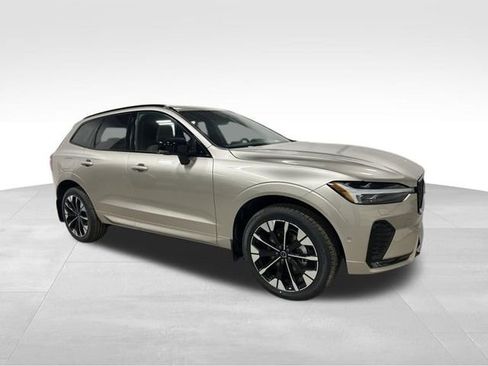 New 2026 Volvo XC60 B5 Plus w/ Climate Package AWD/4WD image 3