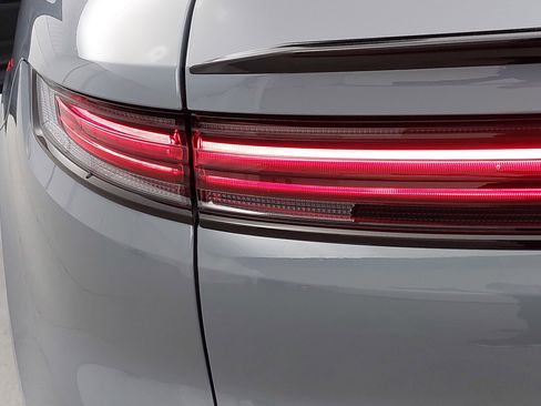 Certified 2025 Porsche Cayenne Coupe image 37