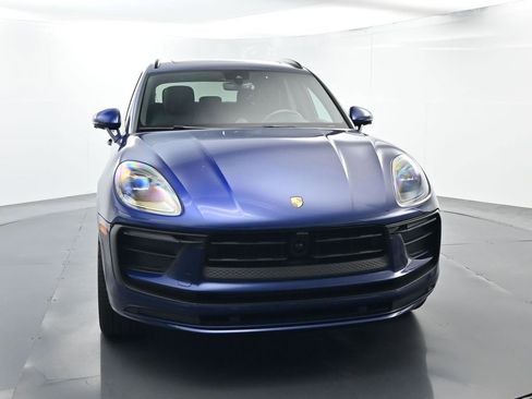 Certified 2025 Porsche Macan AWD/4WD image 18