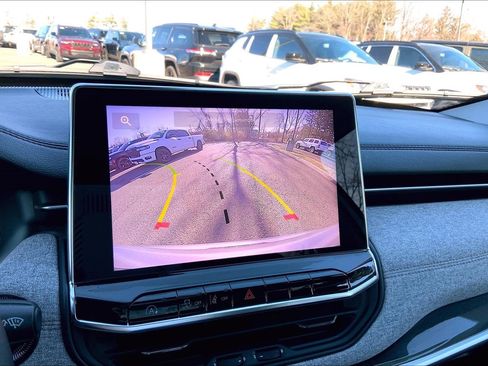 Certified 2022 Jeep Compass Latitude image 27