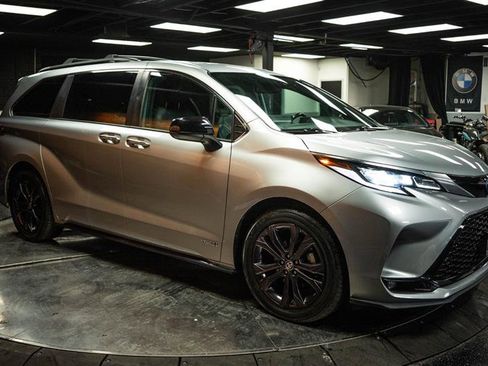 Used 2021 Toyota Sienna XSE image 5