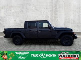 New 2025 Jeep Gladiator Sport video 2