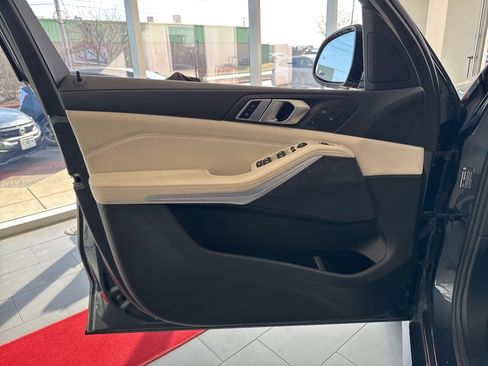 Used 2022 BMW X5 xDrive40i w/ M Sport Package image 36