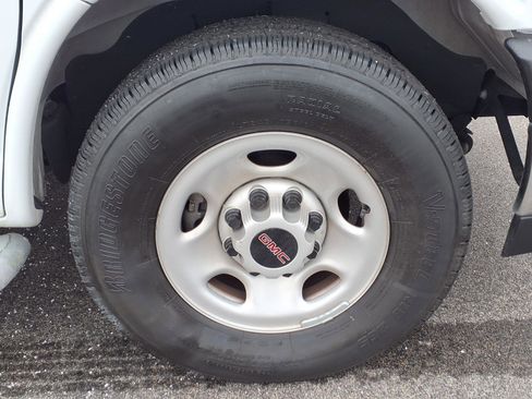 Used 2024 GMC Savana 2500 w/ Driver Convenience Package image 9