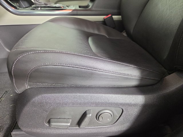 Certified 2024 Kia Carnival EX FWD image 30