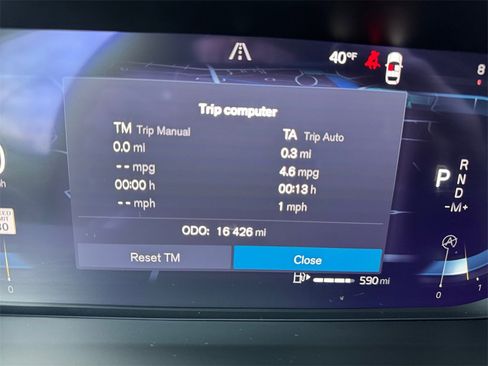 Certified 2025 Volvo XC40 B5 Plus image 25