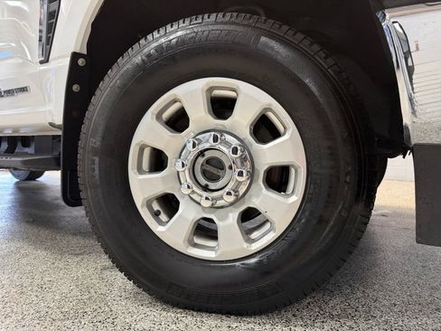 Used 2023 Ford F350 XLT w/ FX4 Off-Road Package AWD/4WD image 8