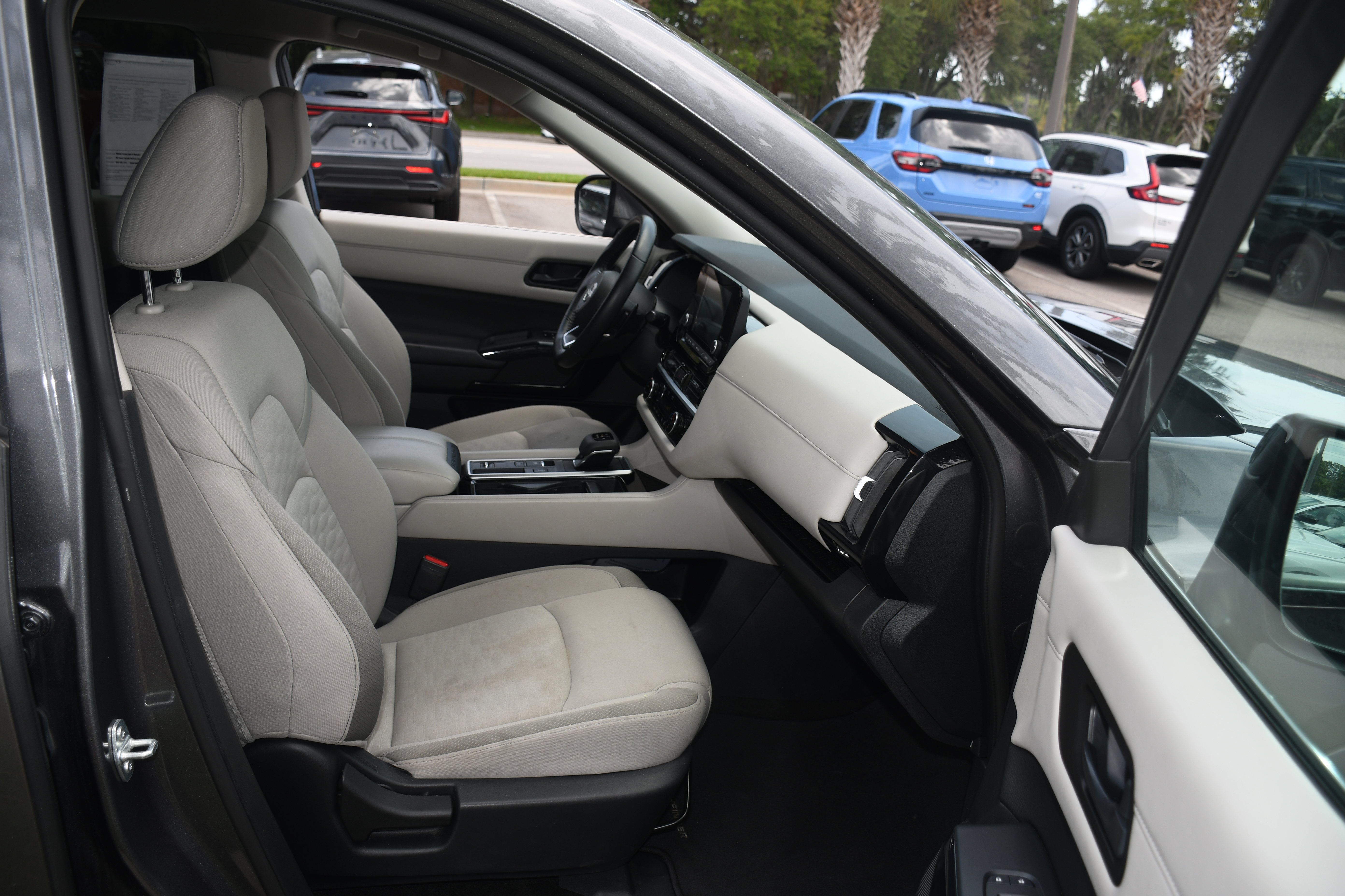 Used 2024 Nissan Pathfinder SV FWD image 20