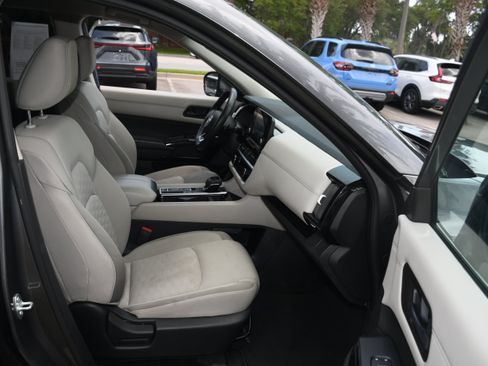 Used 2024 Nissan Pathfinder SV FWD image 20