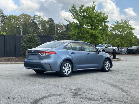 Used 2020 Toyota Corolla LE image 3