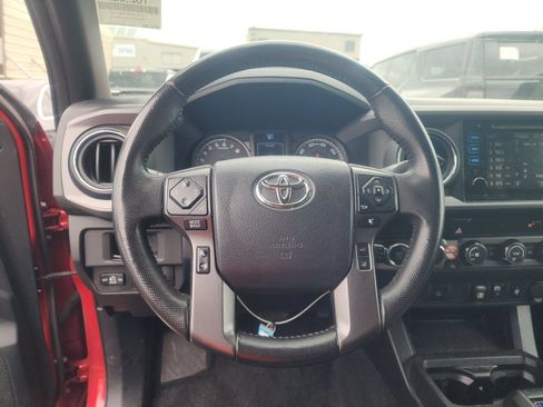 Used 2019 Toyota Tacoma TRD Sport AWD/4WD image 11