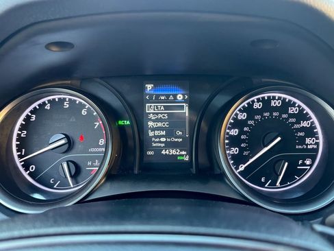 Used 2022 Toyota Camry SE w/ Convenience Package FWD image 30