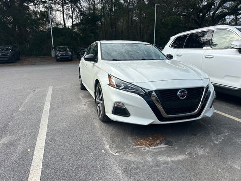 Used 2020 Nissan Altima 2.5 SR w/ Premium Package image 6