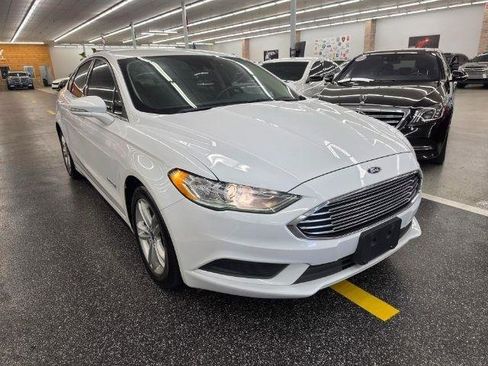 Used 2018 Ford Fusion SE FWD image 3