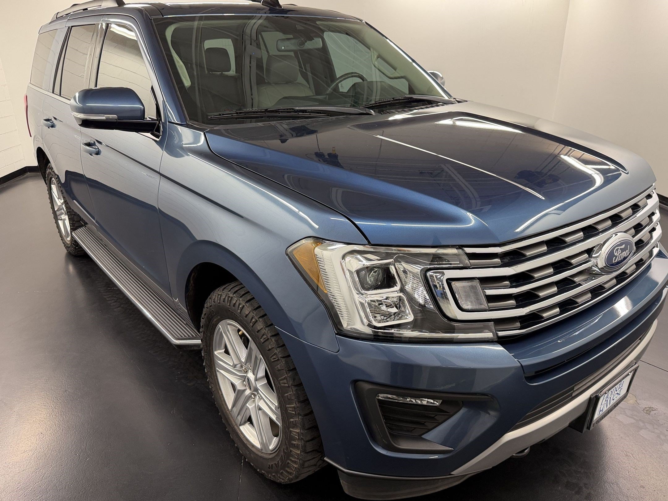 Used 2020 Ford Expedition XLT w/ Equipment Group 202A AWD/4WD image 7