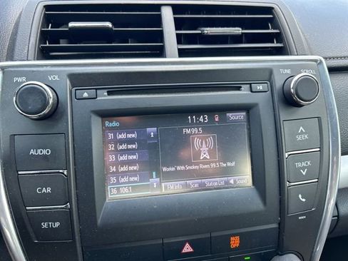 Used 2017 Toyota Camry SE FWD image 11