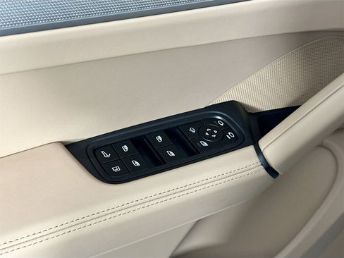 New 2026 Porsche Cayenne S image 31