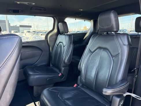 Used 2020 Chrysler Pacifica Touring-L Plus image 21