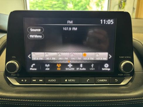 Used 2025 Nissan Rogue S AWD/4WD image 19