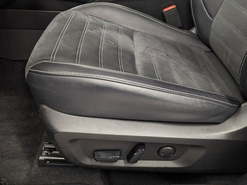 Used 2024 Mitsubishi Outlander SE image 11