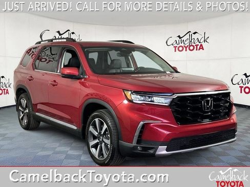Used 2024 Honda Pilot Touring image 1
