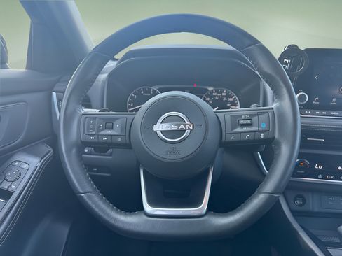 Used 2024 Nissan Rogue SV w/ SV Premium Package AWD/4WD image 18