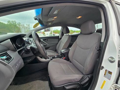 Used 2015 Hyundai Elantra SE FWD image 21