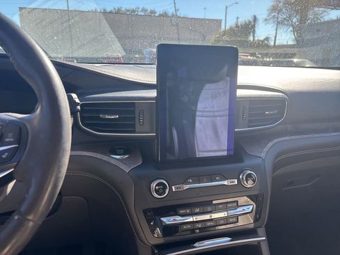 Used 2020 Ford Explorer Platinum w/ Premium Technology Package image 10