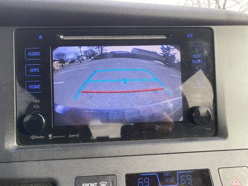 Used 2016 Toyota Sienna LE image 21