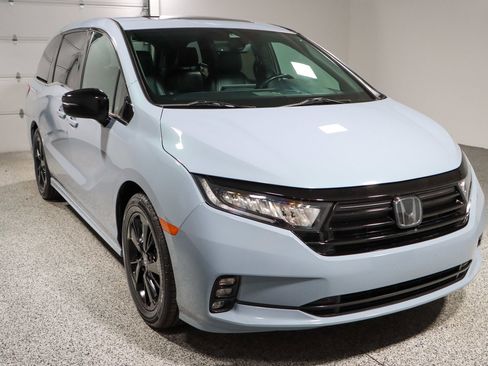 Used 2024 Honda Odyssey Sport image 5
