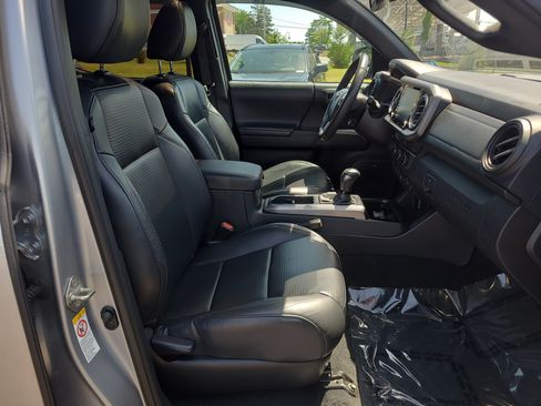 Used 2020 Toyota Tacoma Limited AWD/4WD image 17