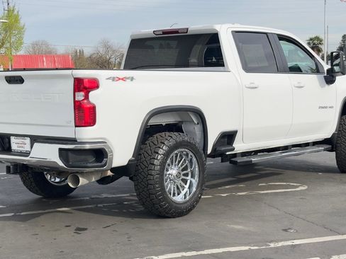 Used 2025 Chevrolet Silverado 2500 LT w/ Convenience Package image 4