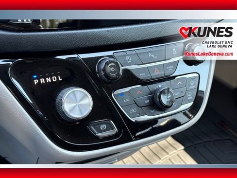 Used 2019 Chrysler Pacifica Touring-L FWD image 27