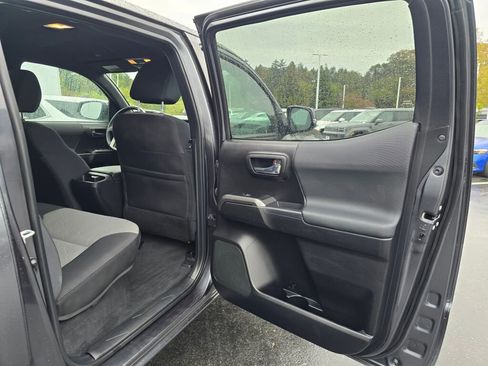 Used 2023 Toyota Tacoma TRD Off-Road w/ Technology Package image 39