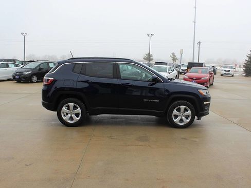 Used 2019 Jeep Compass Latitude w/ Cold Weather Group image 5