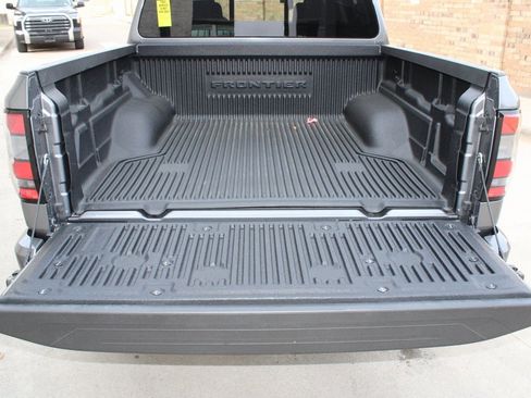 Used 2025 Nissan Frontier SV image 26
