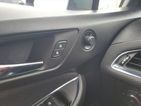 Used 2017 Chevrolet Cruze LT w/ RS Package image 28