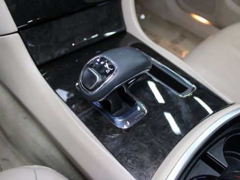 Used 2013 Chrysler 300 Motown w/ Driver Convenience Group image 10